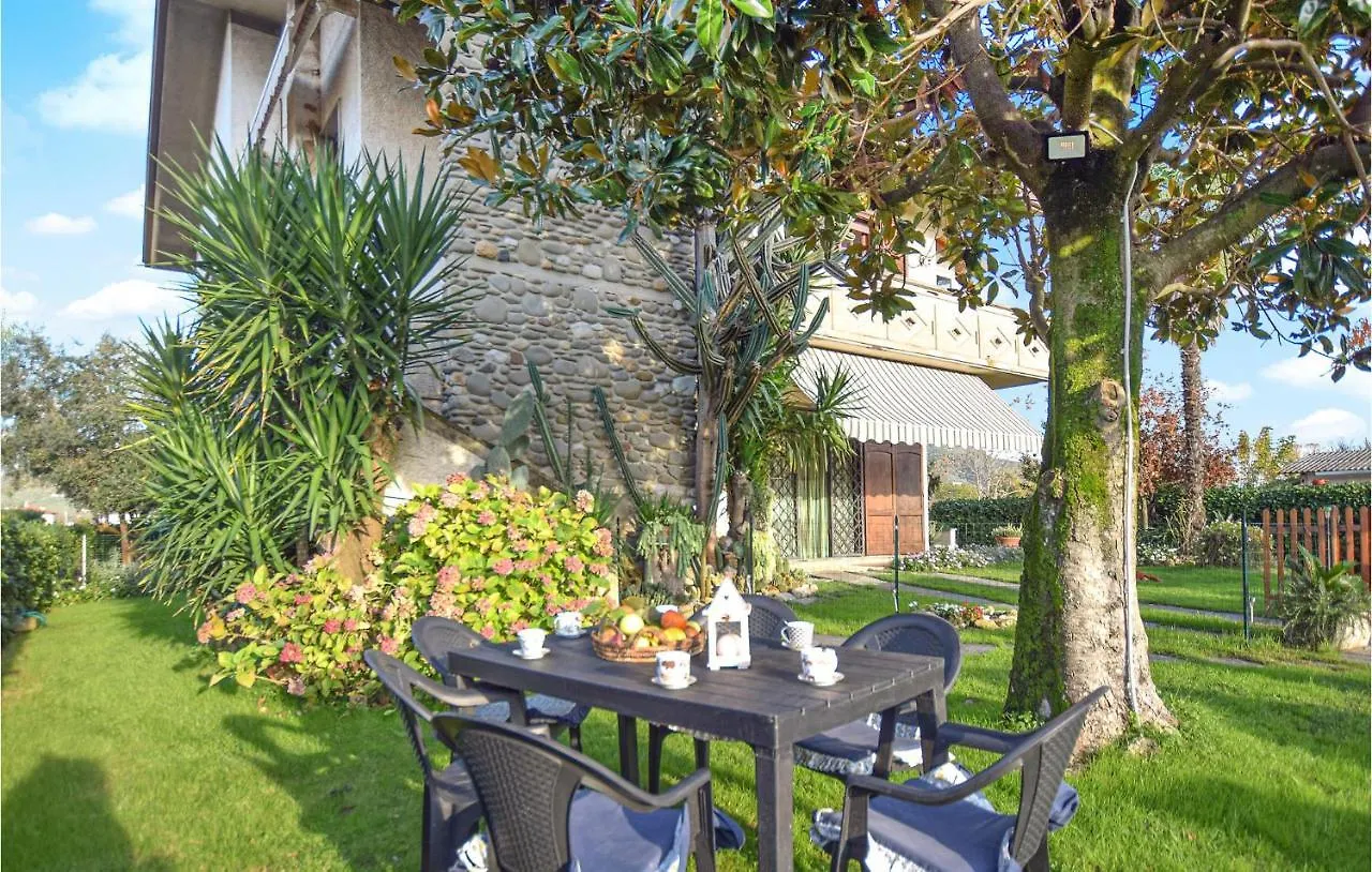 3 Bedroom Awesome Apartment In Capezzano Pianore 0*,