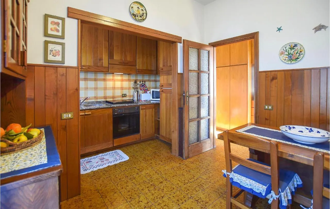 3 Bedroom Awesome Apartment In Capezzano Pianore